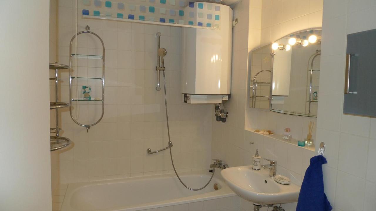 Aquamarin - Charmantes Appartement Mit Balkon Rostock Exterior photo