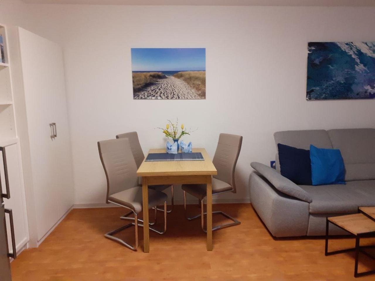 Aquamarin - Charmantes Appartement Mit Balkon Rostock Exterior photo